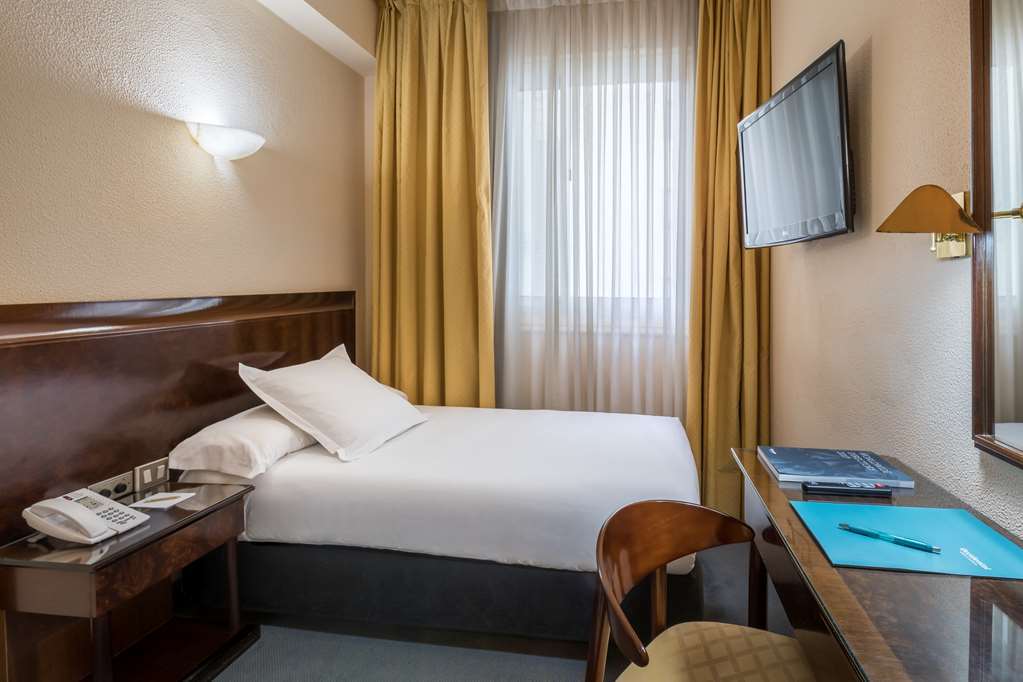Occidental Vigo Hotel Exterior photo