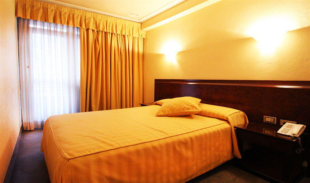 Occidental Vigo Hotel Room photo