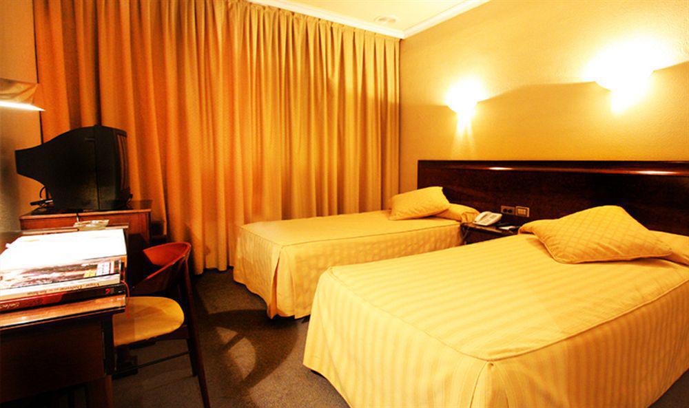 Occidental Vigo Hotel Room photo